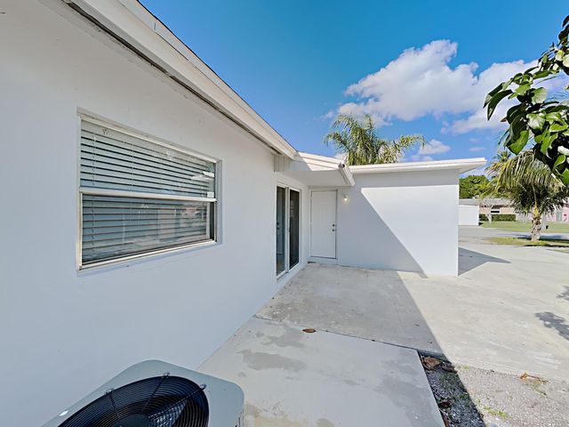 1230 SW 6th Way, Deerfield Beach, FL 33441