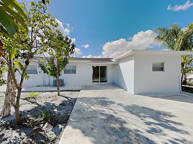 1230 SW 6th Way, Deerfield Beach, FL 33441