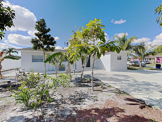1230 SW 6th Way, Deerfield Beach, FL 33441