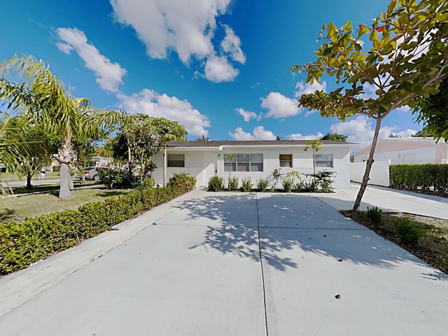1230 SW 6th Way, Deerfield Beach, FL 33441