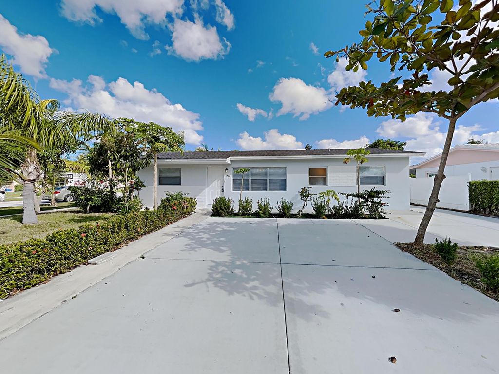 1230 SW 6th Way, Deerfield Beach, FL 33441