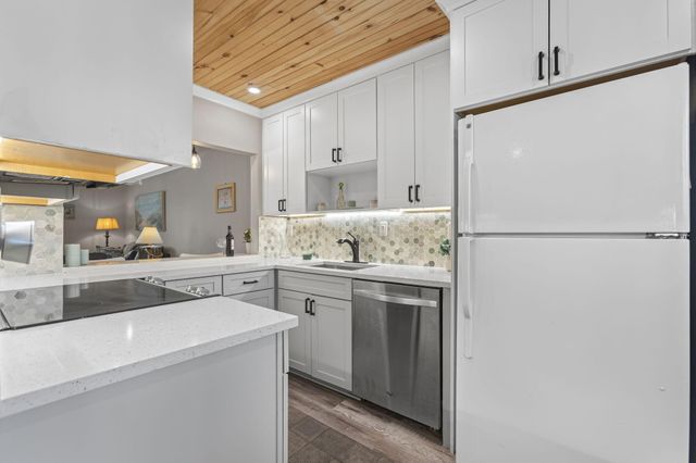 5433 SE Miles Grant Road 201, Stuart, FL 34997
