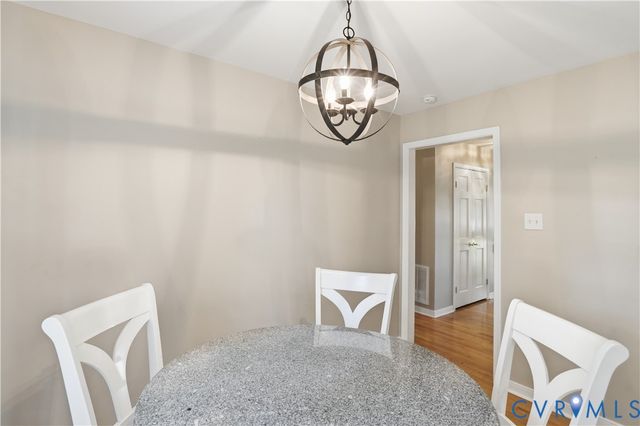 9154 Avondale Dr, Mechanicsville, VA 23116