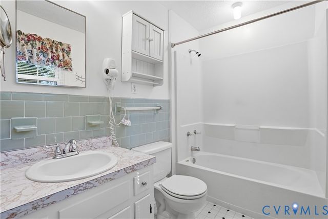 9154 Avondale Dr, Mechanicsville, VA 23116
