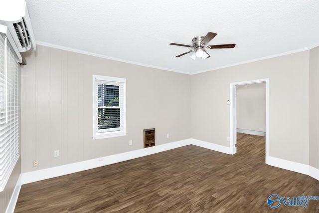 512 Oshaughnessy Avenue NE, Huntsville, AL 35801