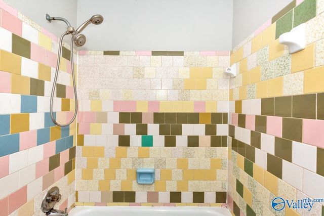 512 Oshaughnessy Avenue NE, Huntsville, AL 35801