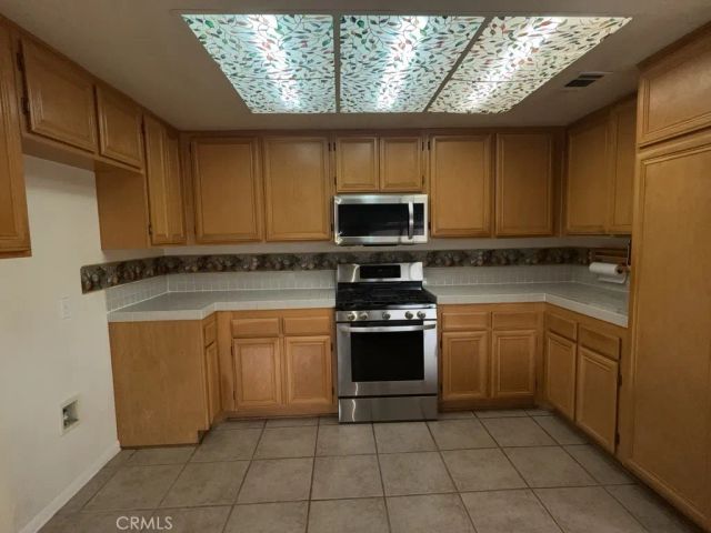 14080 Rogers Lane, Victorville, CA 92392