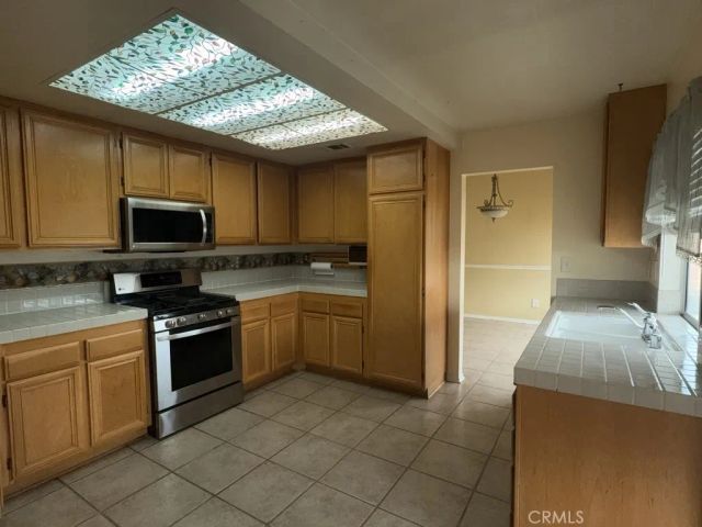14080 Rogers Lane, Victorville, CA 92392
