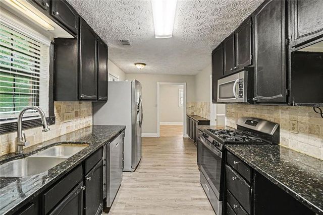 415 Grist Mill Drive E, Acworth, GA 30101