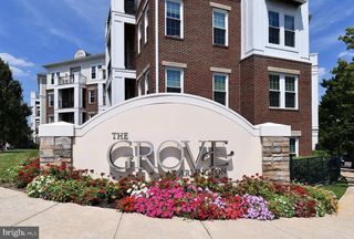 2465 ARMY NAVY DR #204, Arlington, VA 22206