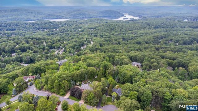 7 Briscoe, Ringwood, NJ 07456