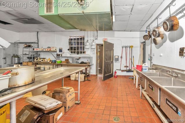 17420 E Warren, Detroit, MI 48224