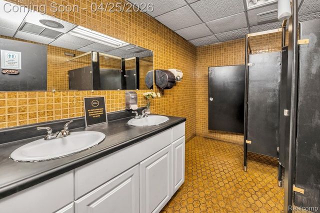 17420 E Warren, Detroit, MI 48224
