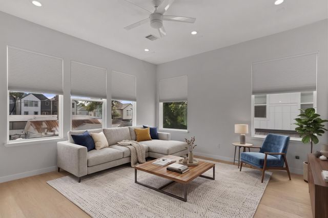 825 Martin Street, Houston, TX 77018