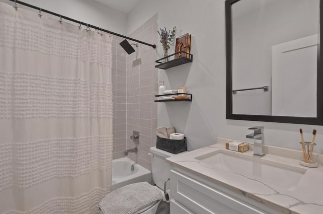 825 Martin Street, Houston, TX 77018