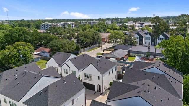 825 Martin Street, Houston, TX 77018