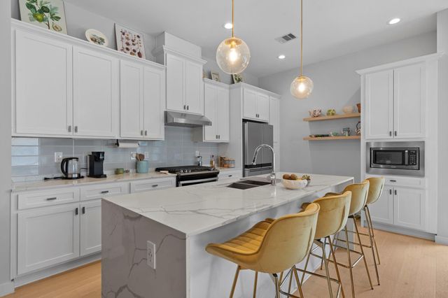 825 Martin Street, Houston, TX 77018