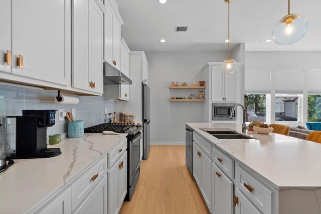825 Martin Street, Houston, TX 77018