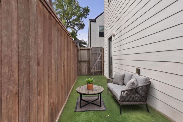 825 Martin Street, Houston, TX 77018