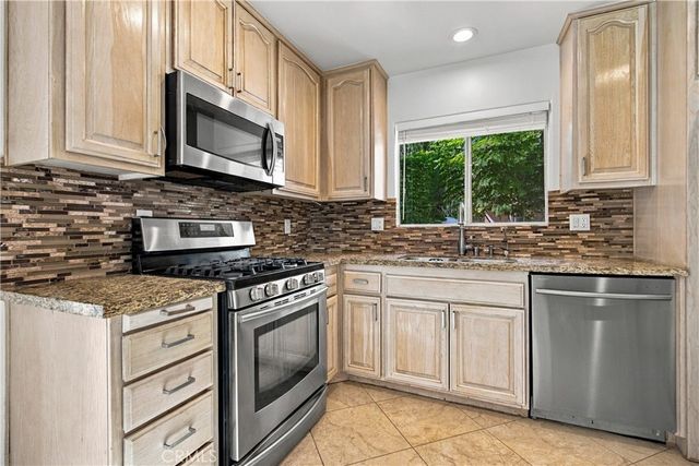10002 Unit C Reseda Boulevard, Northridge, CA 91324