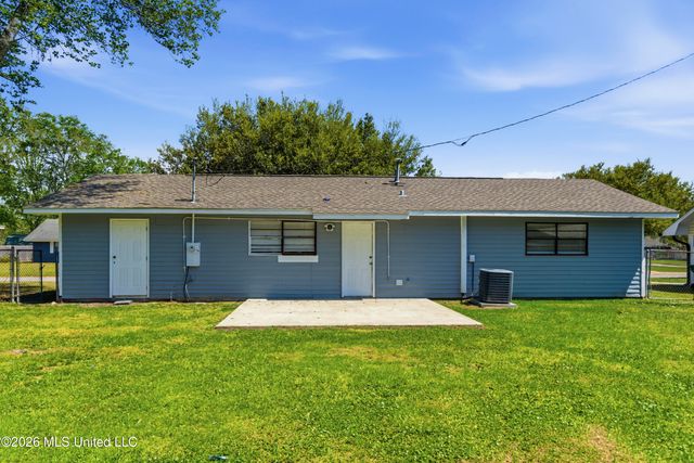 6688 Balboa Circle, Ocean Springs, MS 39564