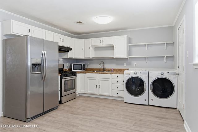 6688 Balboa Circle, Ocean Springs, MS 39564