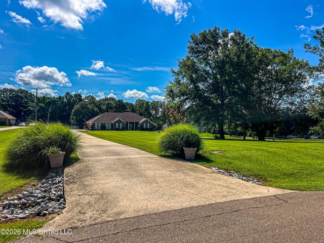 1930 Suzanna Drive, Raymond, MS 39154