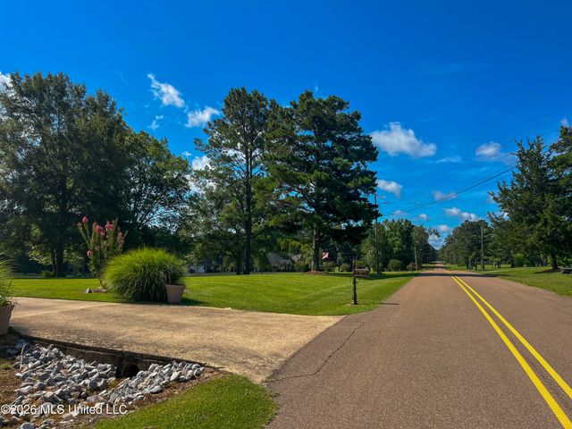 1930 Suzanna Drive, Raymond, MS 39154