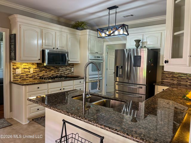 1930 Suzanna Drive, Raymond, MS 39154