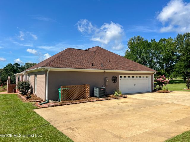 1930 Suzanna Drive, Raymond, MS 39154