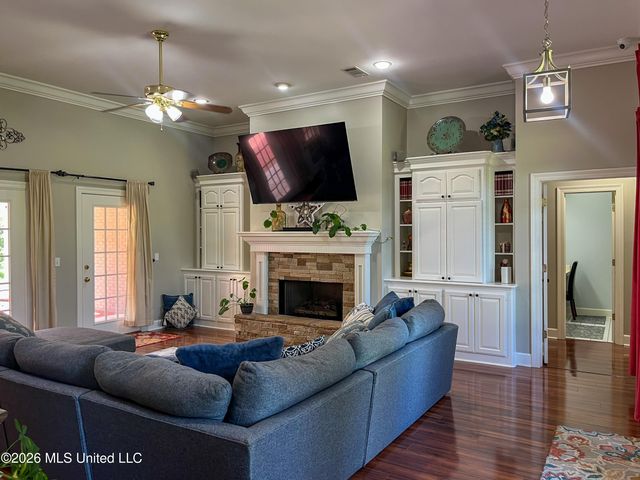 1930 Suzanna Drive, Raymond, MS 39154
