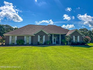 1930 Suzanna Drive, Raymond, MS 39154