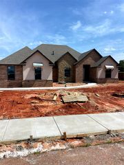 109 W Duane Drive, Mustang, OK 73064