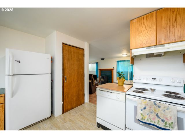 416 GLEN Ave, Sutherlin, OR 97479