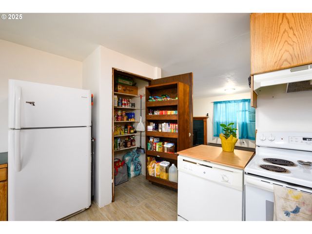 416 GLEN Ave, Sutherlin, OR 97479