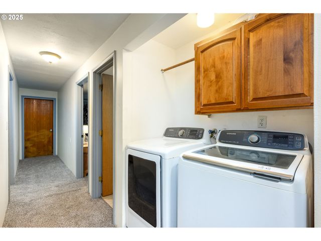 416 GLEN Ave, Sutherlin, OR 97479