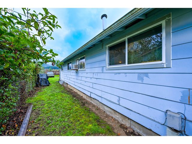 416 GLEN Ave, Sutherlin, OR 97479