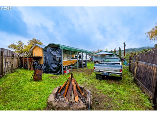 416 GLEN Ave, Sutherlin, OR 97479