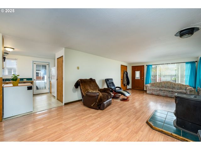 416 GLEN Ave, Sutherlin, OR 97479