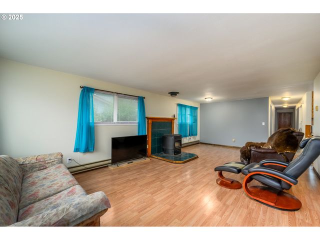 416 GLEN Ave, Sutherlin, OR 97479