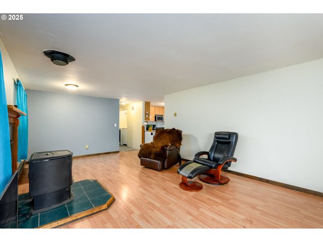 416 GLEN Ave, Sutherlin, OR 97479