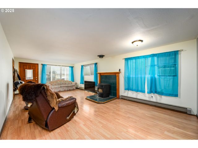 416 GLEN Ave, Sutherlin, OR 97479