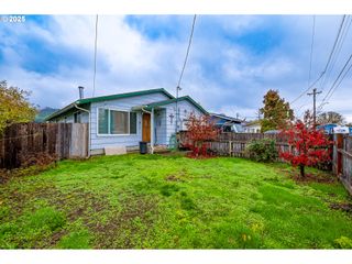 416 GLEN Ave, Sutherlin, OR 97479