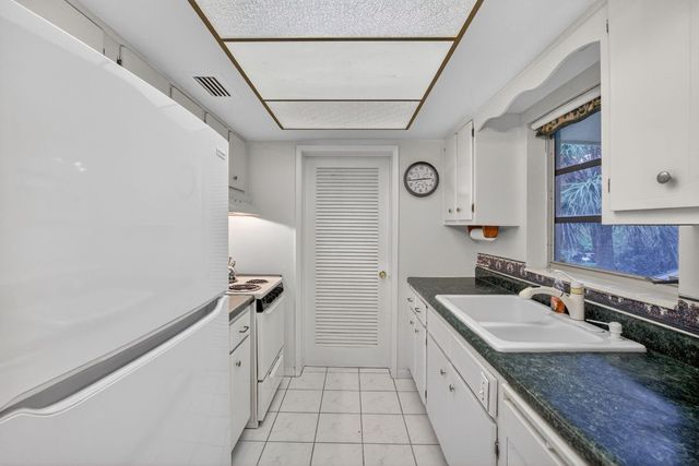 2755 NE 28th Avenue E2, Lighthouse Point, FL 33064