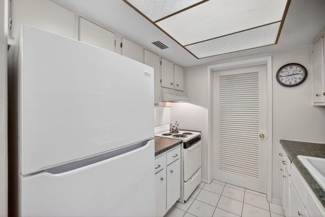 2755 NE 28th Avenue E2, Lighthouse Point, FL 33064