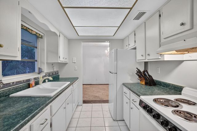 2755 NE 28th Avenue E2, Lighthouse Point, FL 33064