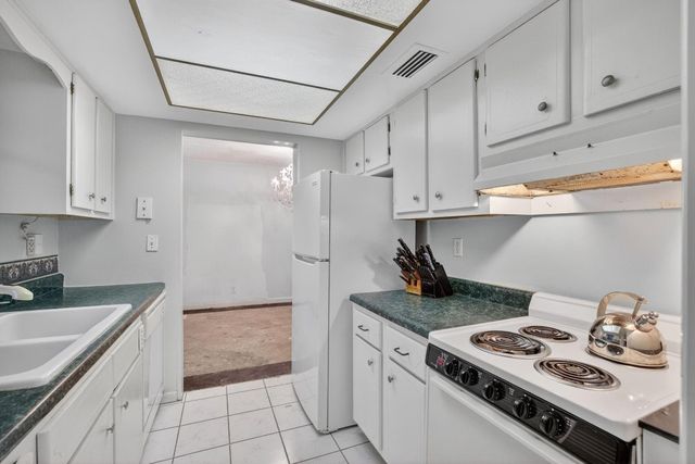 2755 NE 28th Avenue E2, Lighthouse Point, FL 33064