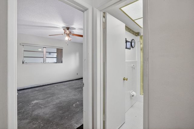 2755 NE 28th Avenue E2, Lighthouse Point, FL 33064