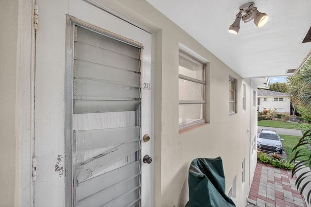 2755 NE 28th Avenue E2, Lighthouse Point, FL 33064