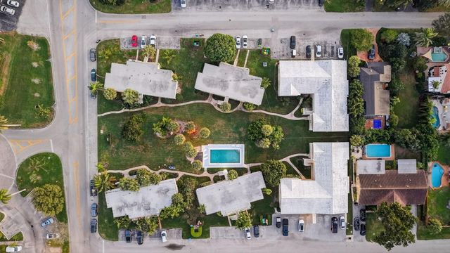 2755 NE 28th Avenue E2, Lighthouse Point, FL 33064